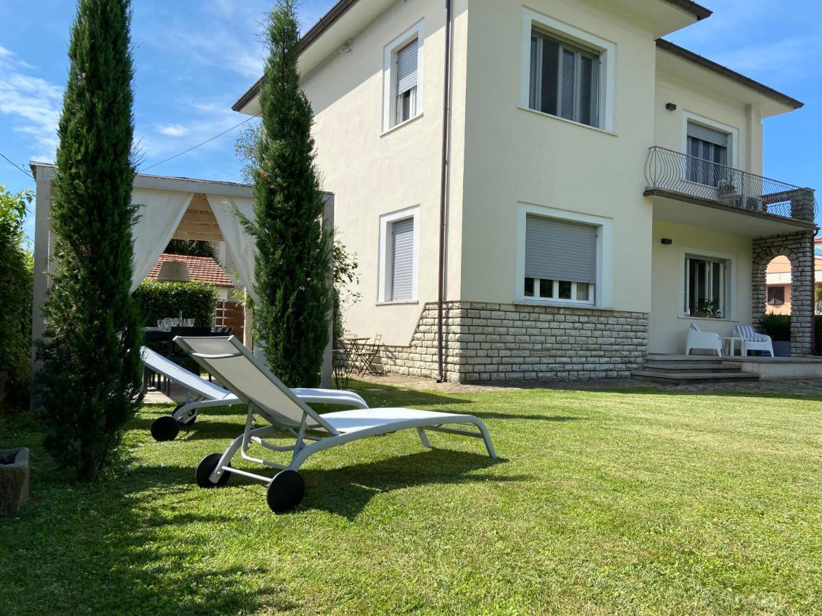 Apartmán Nave York Lucca Exteriér fotografie